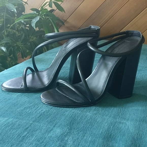 Wide heel sandals - Picture 3 of 3